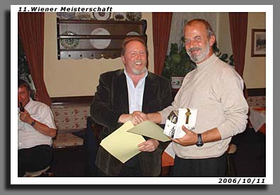 Pfeifenmeisterschaft 2006 - Dr.Rupp gratuliert dem Sieger Hans Krenn